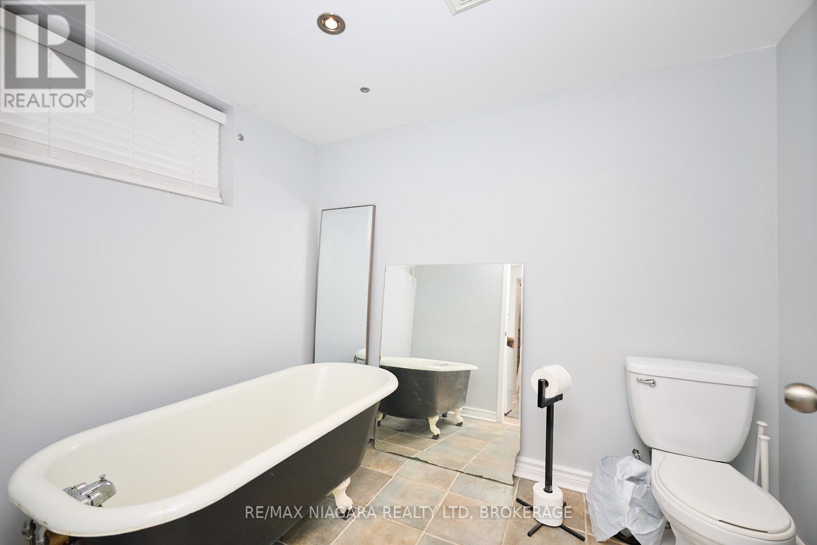 6933 Hagar Avenue, Niagara Falls, Ontario  L2G 5M6 - Photo 17 - X12105678