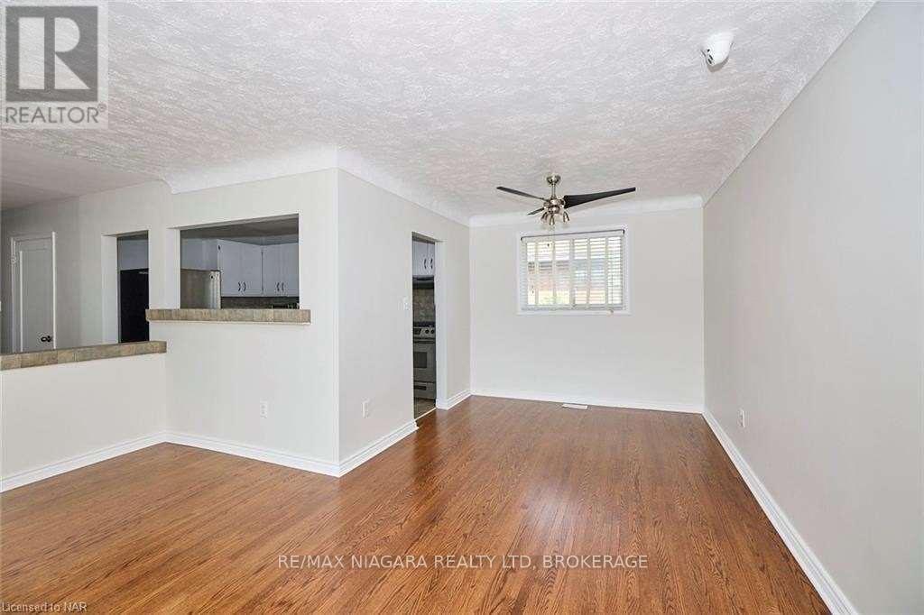 6933 Hagar Avenue, Niagara Falls, Ontario  L2G 5M6 - Photo 3 - X12105678