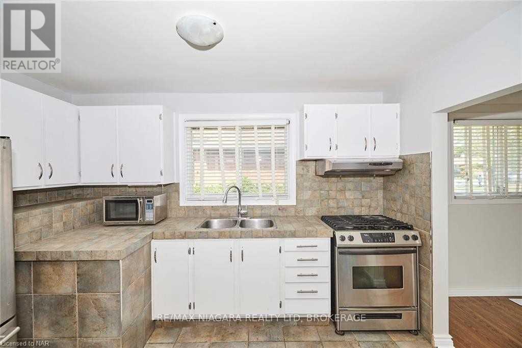 6933 Hagar Avenue, Niagara Falls, Ontario  L2G 5M6 - Photo 7 - X12105678