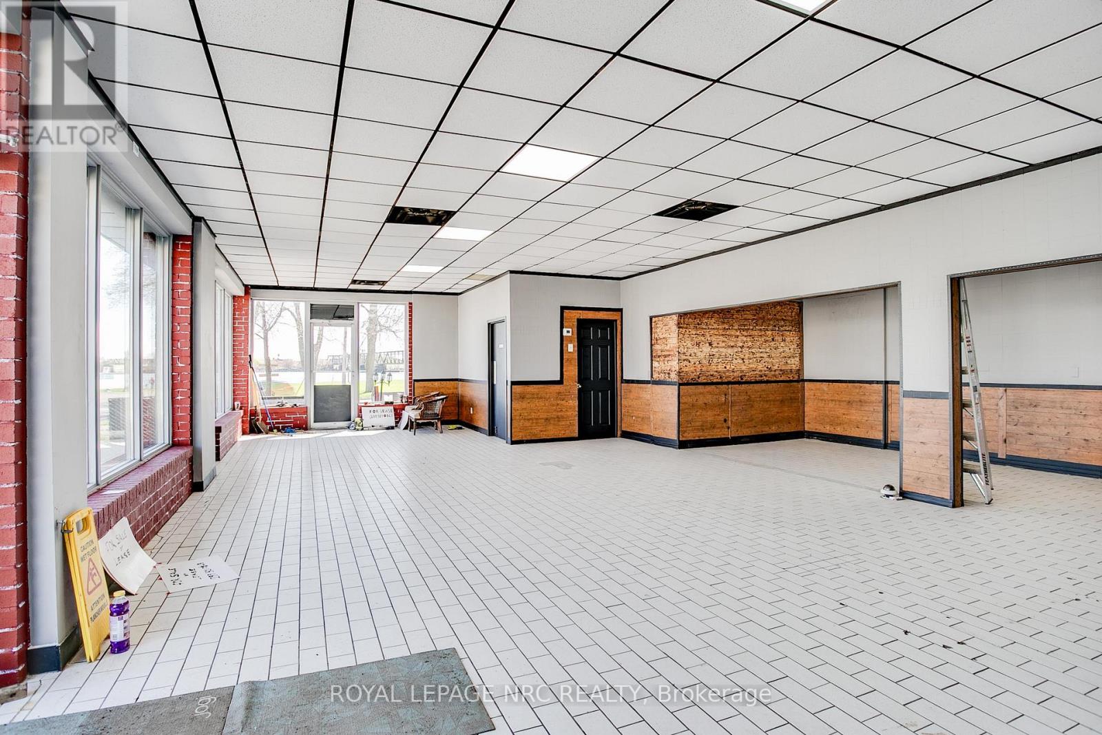 607 Niagara Boulevard, Fort Erie, Ontario  L2A 3H5 - Photo 11 - X12109202