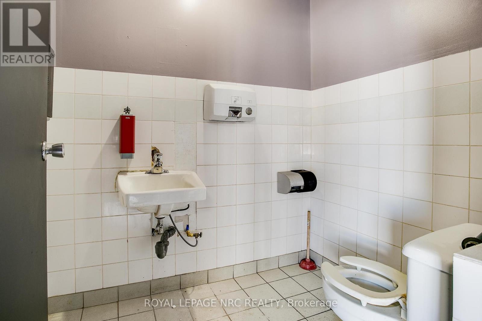 607 Niagara Boulevard, Fort Erie, Ontario  L2A 3H5 - Photo 13 - X12109202