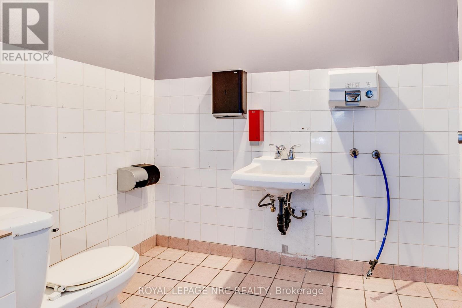 607 Niagara Boulevard, Fort Erie, Ontario  L2A 3H5 - Photo 14 - X12109202