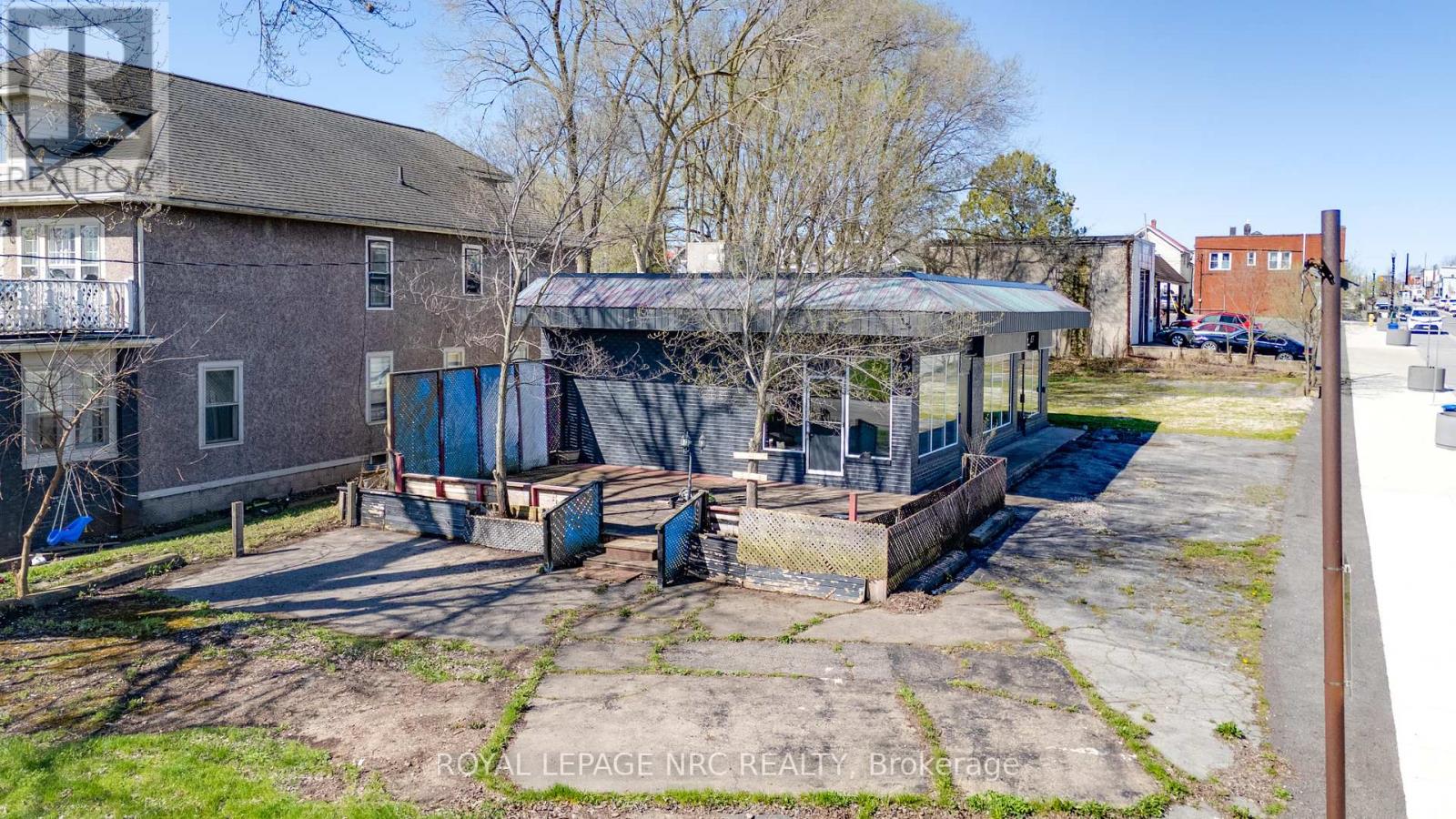 607 Niagara Boulevard, Fort Erie, Ontario  L2A 3H5 - Photo 4 - X12109202