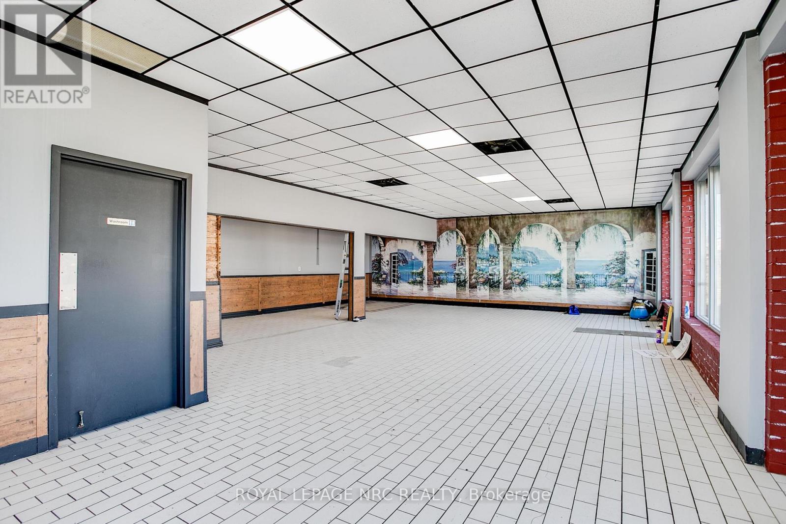 607 Niagara Boulevard, Fort Erie, Ontario  L2A 3H5 - Photo 9 - X12109202