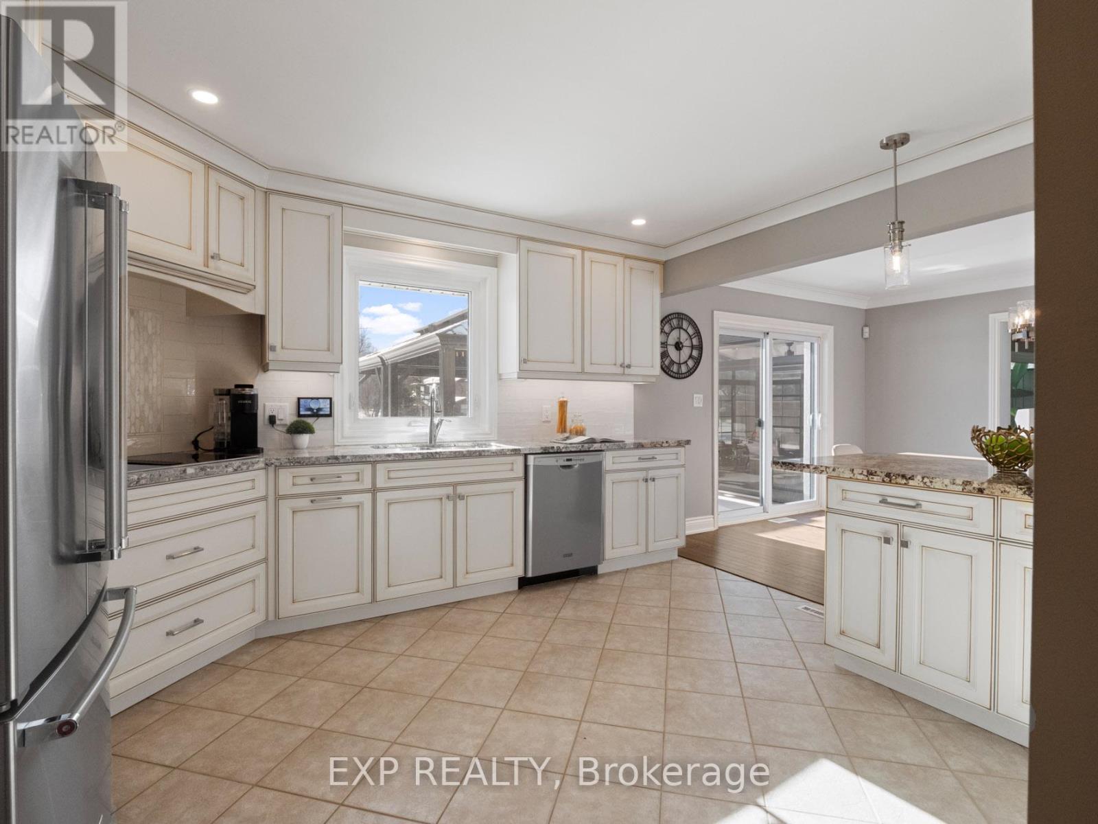 2189 Niagara Parkway, Fort Erie, Ontario  L2A 5M4 - Photo 13 - X12111106