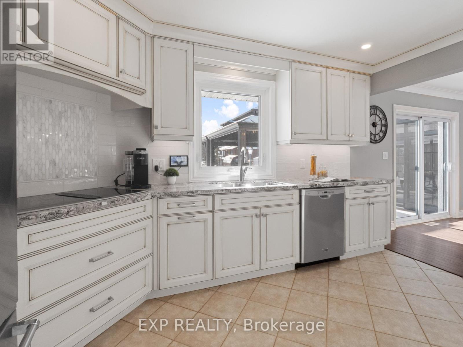 2189 Niagara Parkway, Fort Erie, Ontario  L2A 5M4 - Photo 14 - X12111106