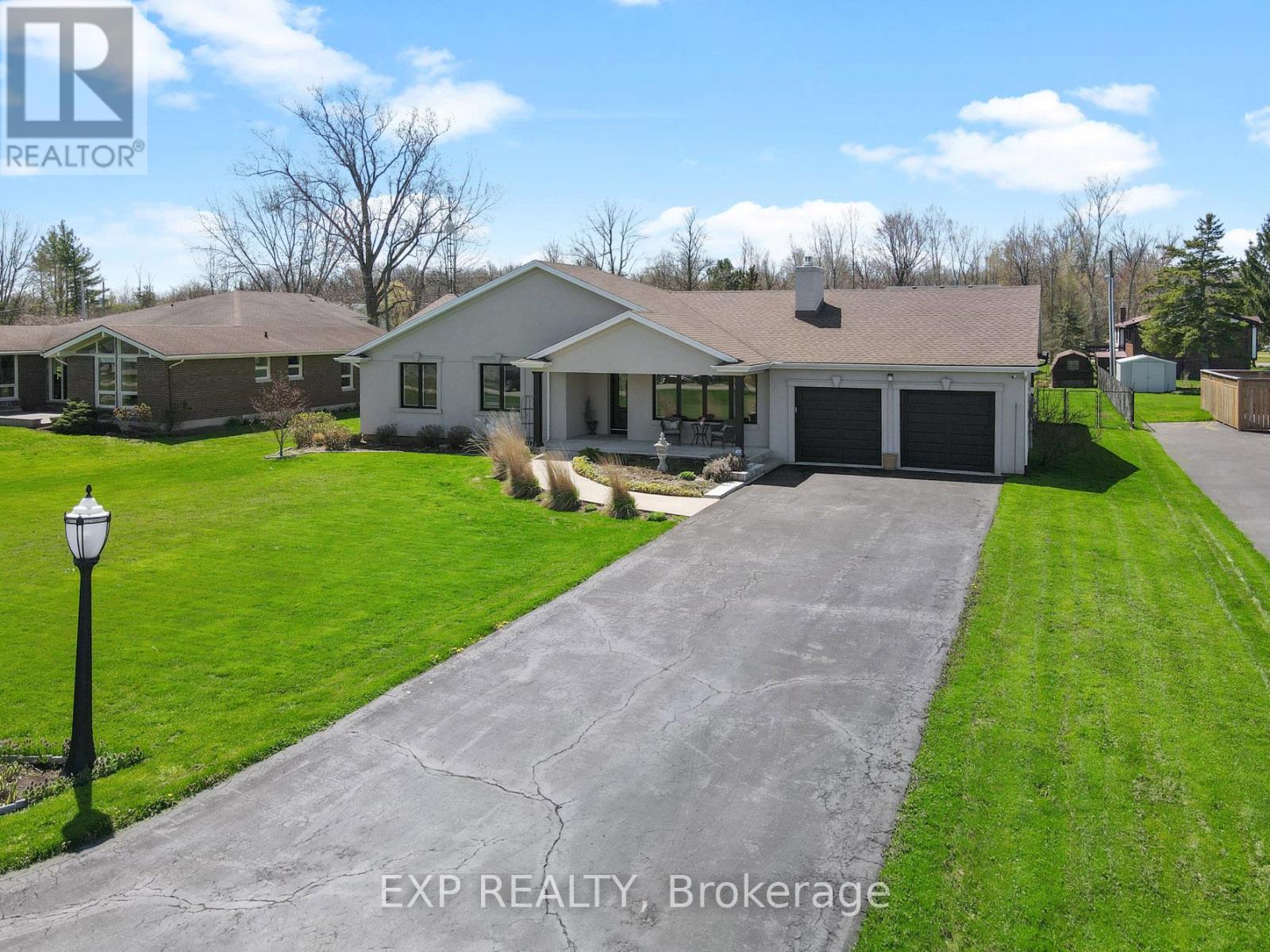 2189 Niagara Parkway, Fort Erie, Ontario  L2A 5M4 - Photo 2 - X12111106