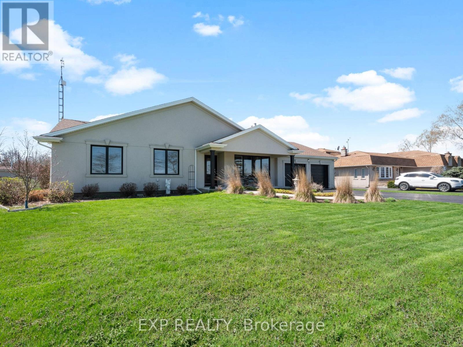 2189 Niagara Parkway, Fort Erie, Ontario  L2A 5M4 - Photo 4 - X12111106