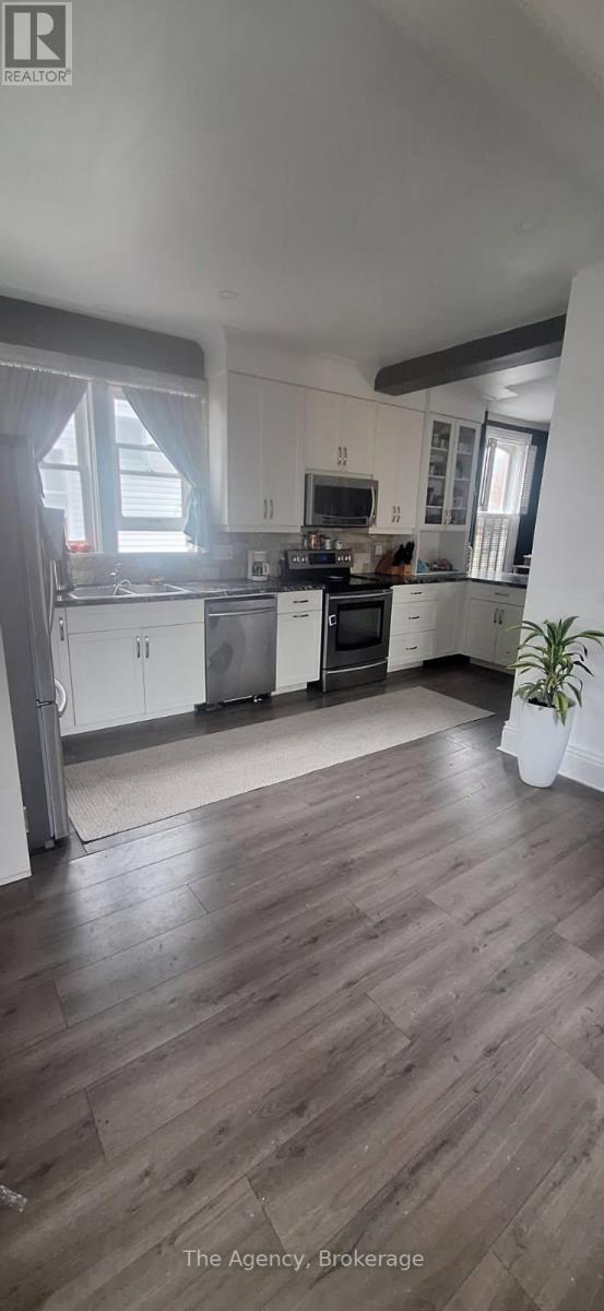 518 King Street, Port Colborne, Ontario  L3K 4H6 - Photo 2 - X12121015