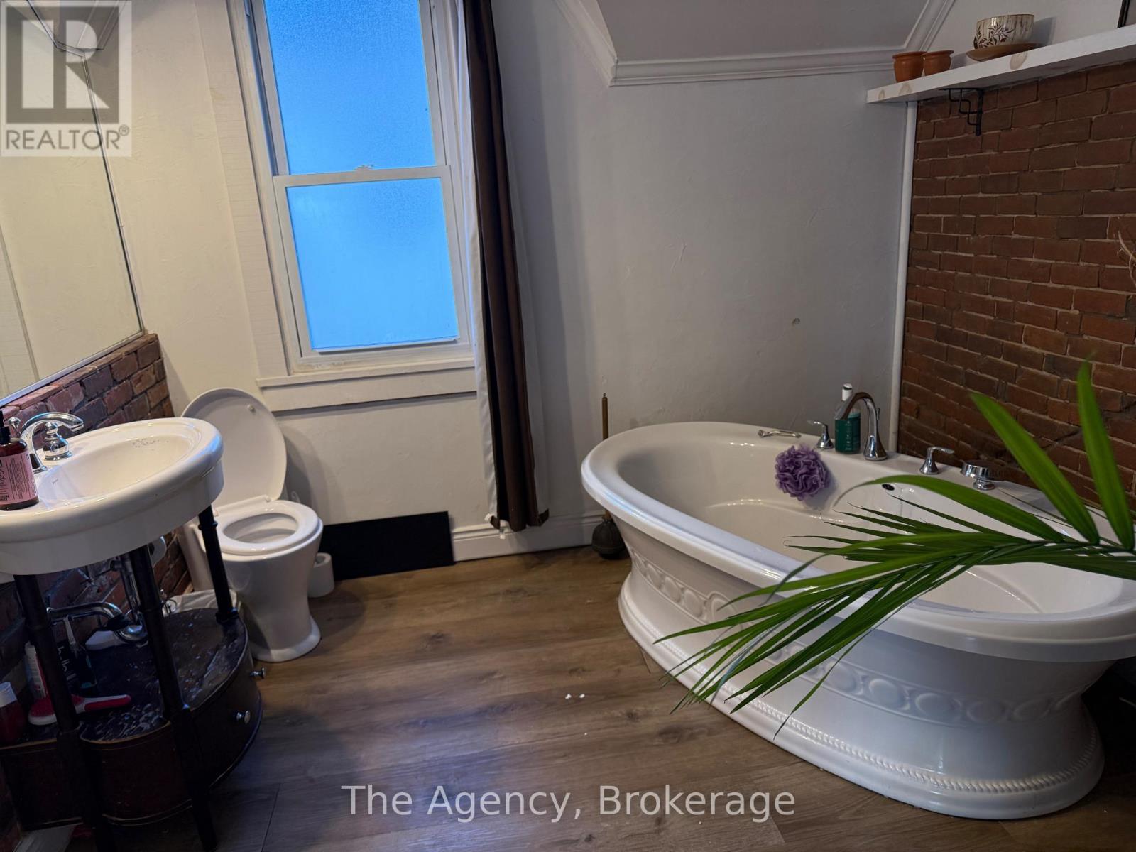 518 King Street, Port Colborne, Ontario  L3K 4H6 - Photo 7 - X12121015