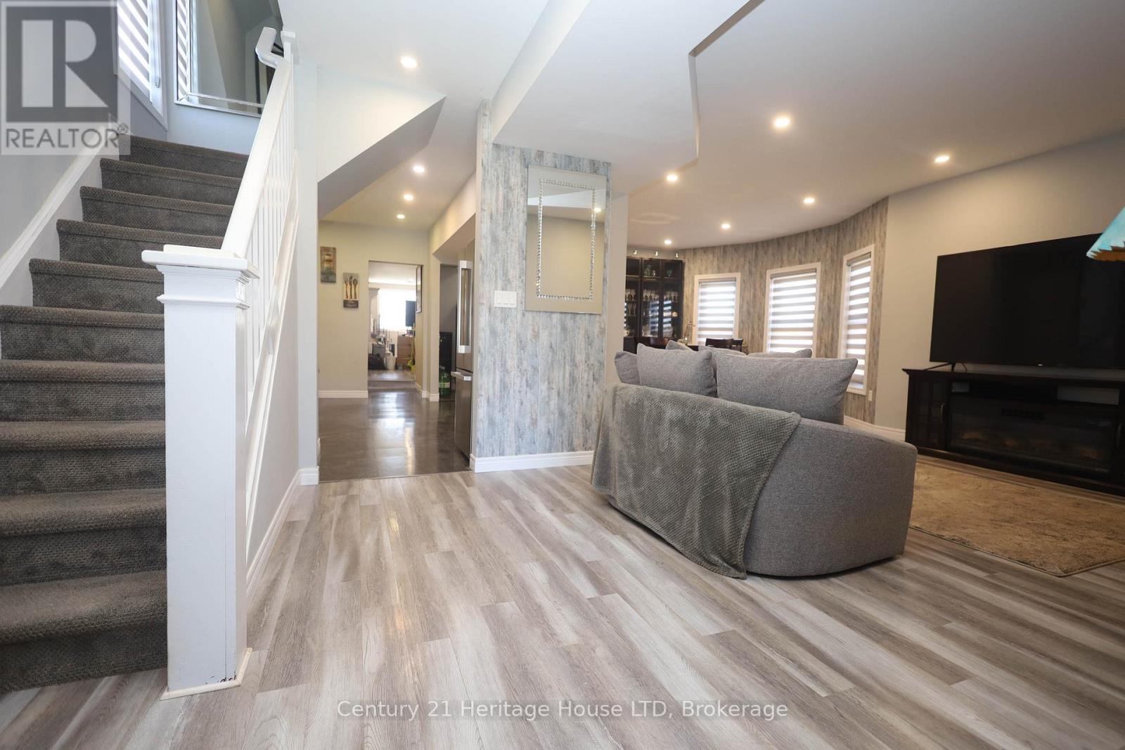 264 Henrietta Street, Fort Erie, Ontario  L2A 2K7 - Photo 12 - X12124904