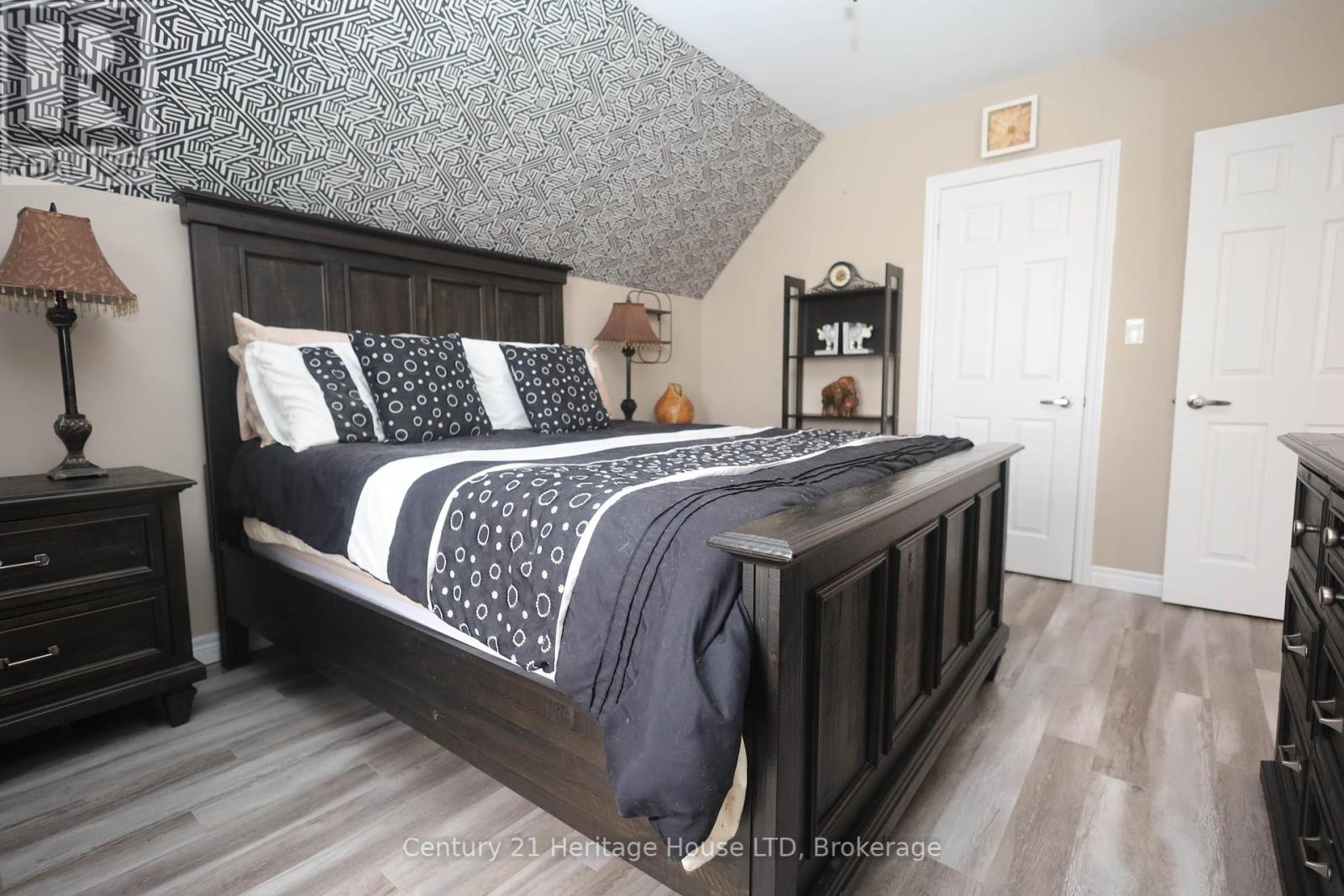 264 Henrietta Street, Fort Erie, Ontario  L2A 2K7 - Photo 18 - X12124904