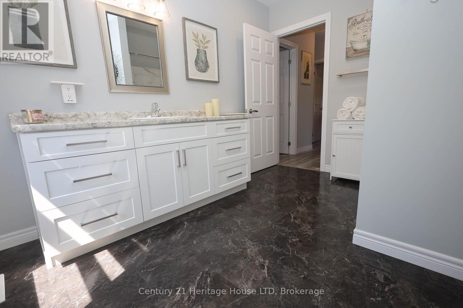 264 Henrietta Street, Fort Erie, Ontario  L2A 2K7 - Photo 20 - X12124904