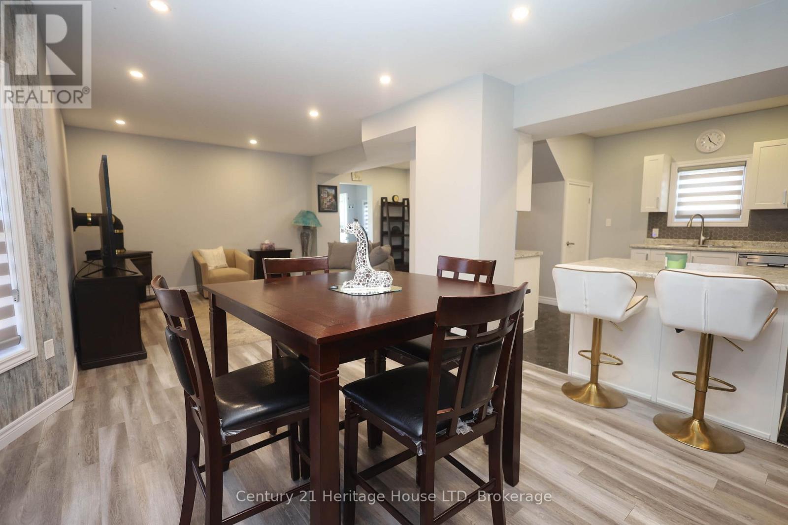 264 Henrietta Street, Fort Erie, Ontario  L2A 2K7 - Photo 7 - X12124904