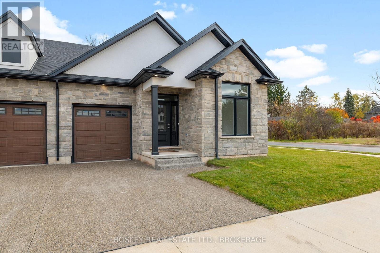 512 Royal Ridge Drive, Fort Erie, Ontario  L0S 1N0 - Photo 28 - X12154202