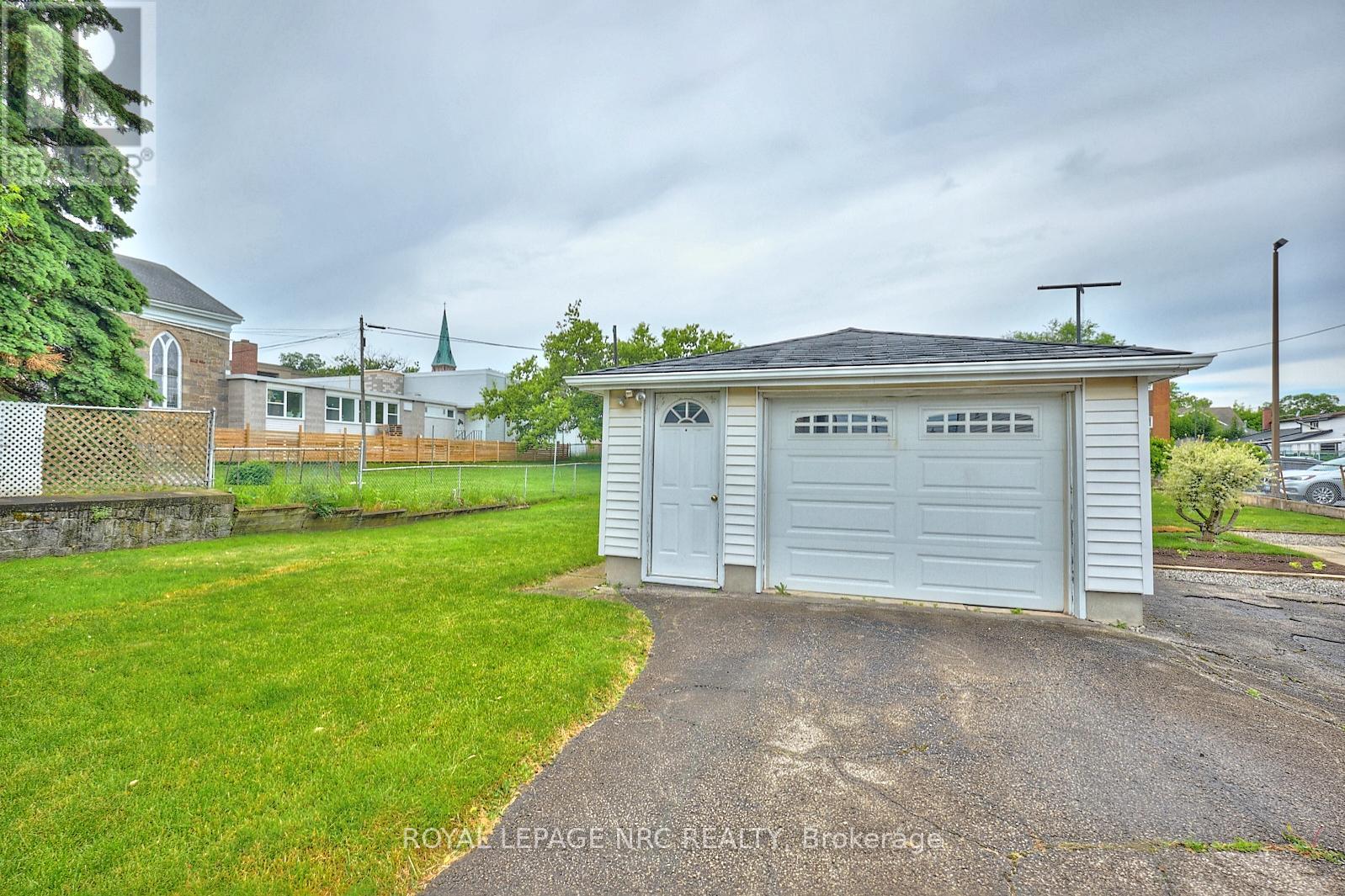 9 Pine Street S, Thorold, Ontario  L2V 3L1 - Photo 5 - X12208854