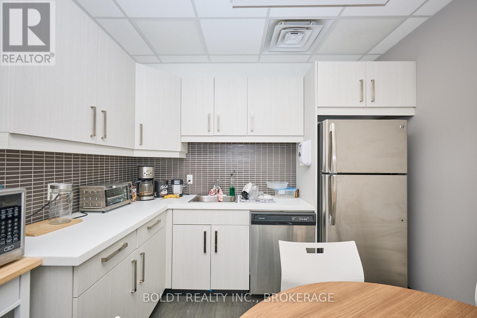 2 Front Street N, Thorold, Ontario  L2V 1X4 - Photo 16 - X12211762