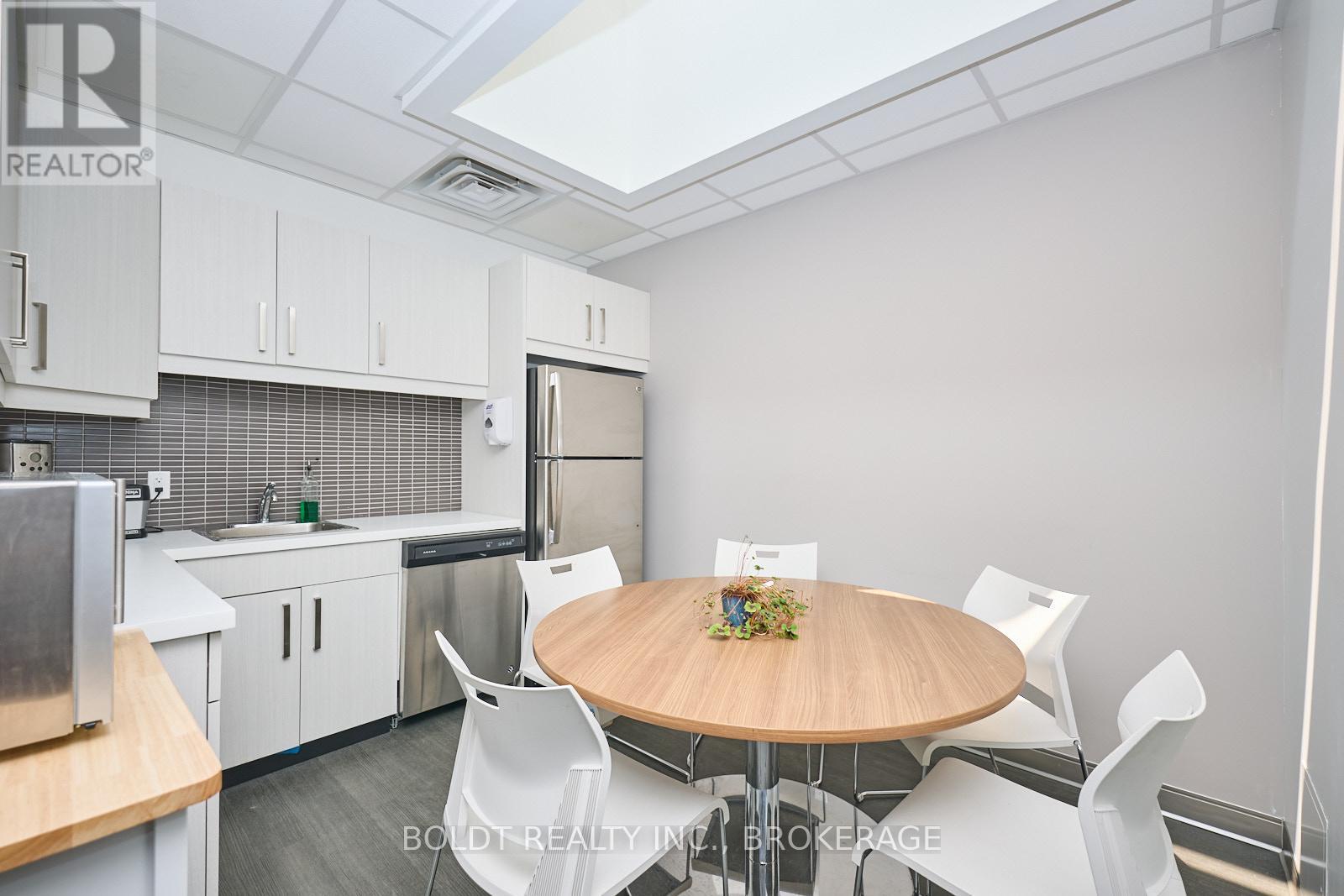 2 Front Street N, Thorold, Ontario  L2V 1X4 - Photo 17 - X12211762