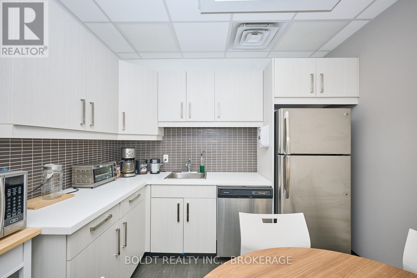 2 Front Street N, Thorold, Ontario  L2V 1X4 - Photo 18 - X12211762