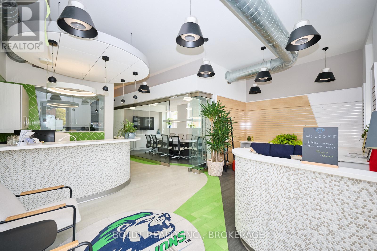 2 Front Street N, Thorold, Ontario  L2V 1X4 - Photo 2 - X12211762