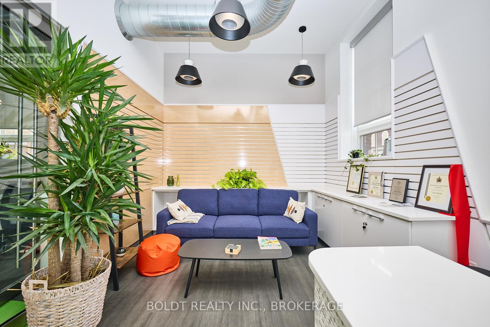 2 Front Street N, Thorold, Ontario  L2V 1X4 - Photo 4 - X12211762