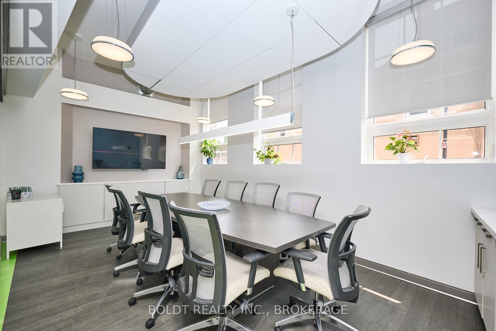 2 Front Street N, Thorold, Ontario  L2V 1X4 - Photo 5 - X12211762