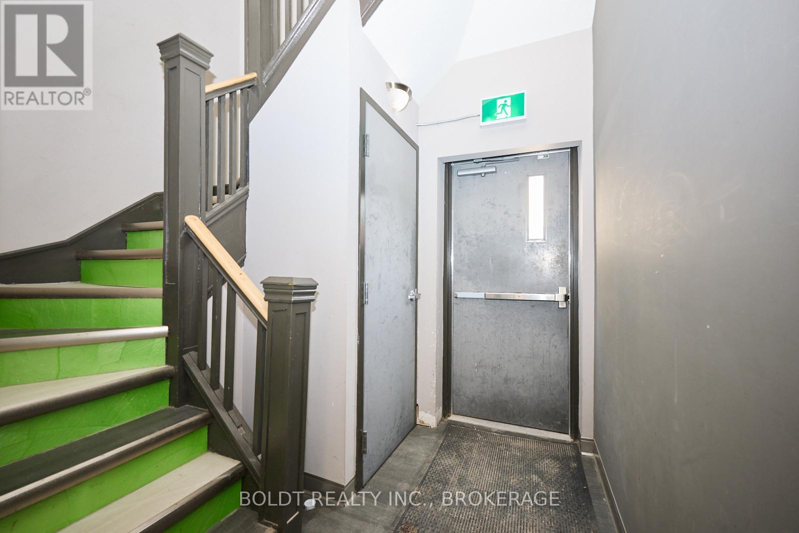 2 Front Street N, Thorold, Ontario  L2V 1X4 - Photo 7 - X12211762