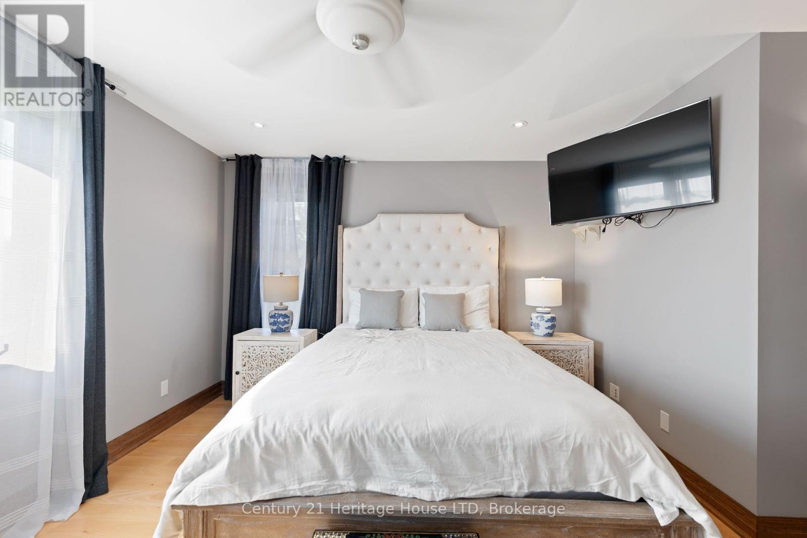 12679 Niagara Parkway, Niagara Falls, Ontario  L2E 6S6 - Photo 21 - X12219049