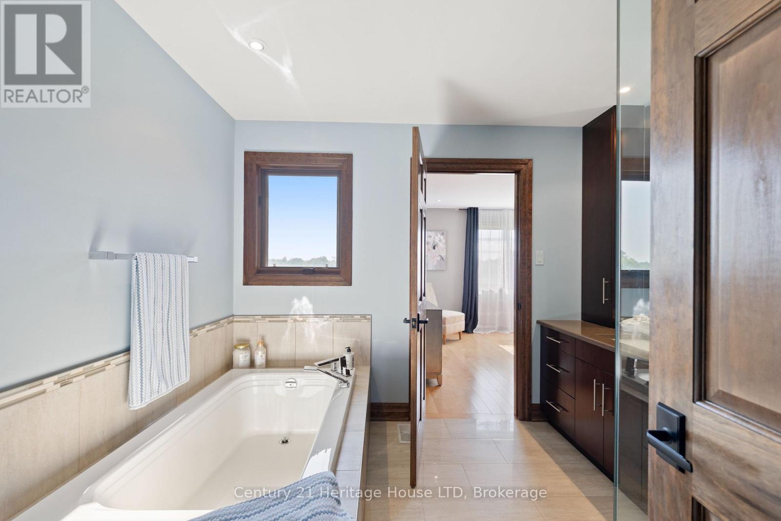 12679 Niagara Parkway, Niagara Falls, Ontario  L2E 6S6 - Photo 22 - X12219049