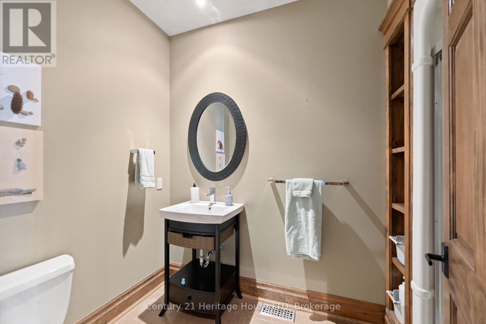 12679 Niagara Parkway, Niagara Falls, Ontario  L2E 6S6 - Photo 29 - X12219049