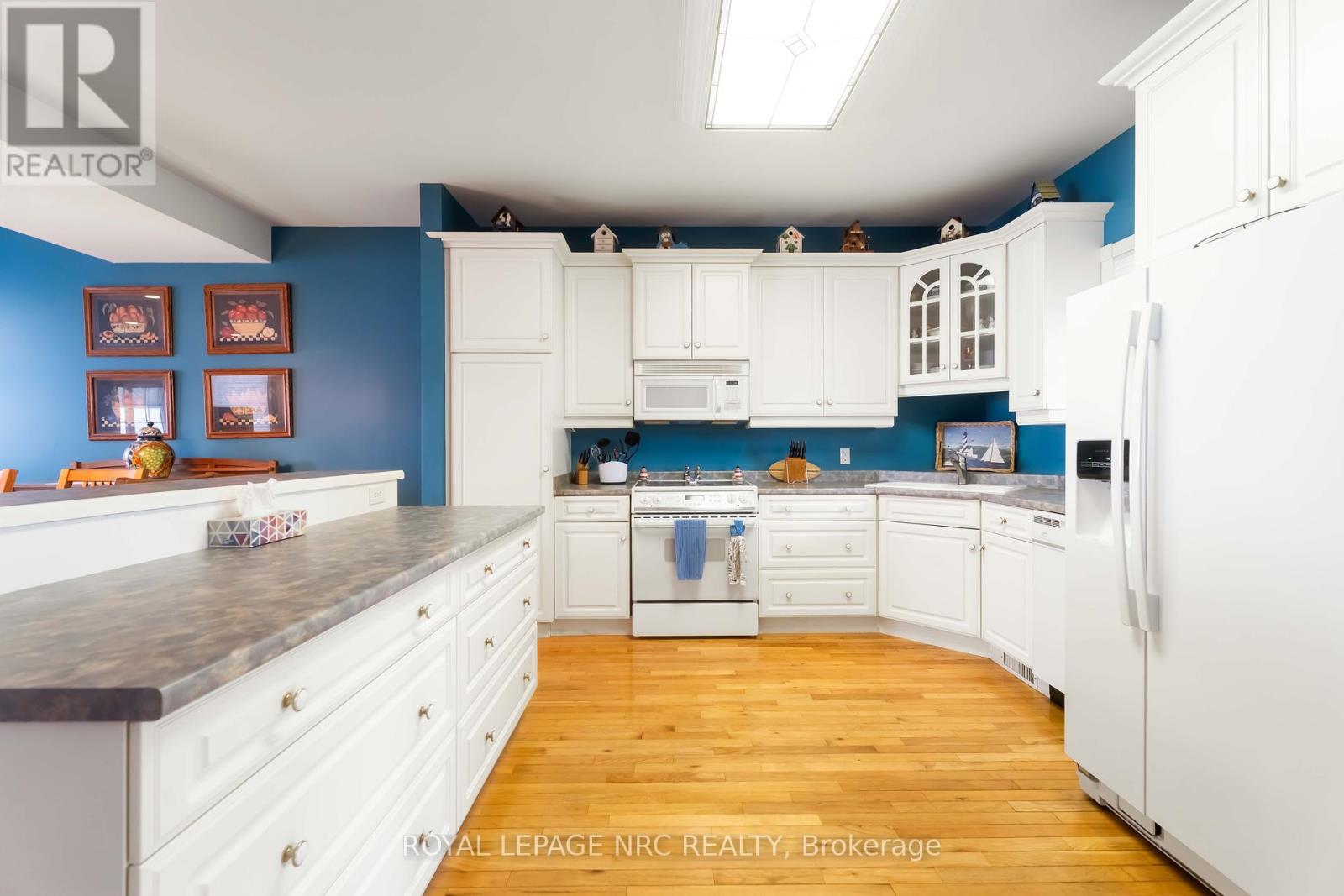 41 Promenade Way, Fort Erie, Ontario  L0S 1B0 - Photo 13 - X12219069