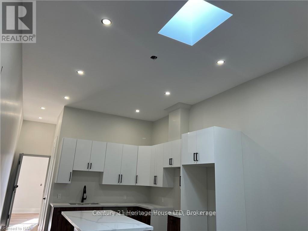 202 - 43 Jarvis Street, Fort Erie, Ontario  L2A 2S3 - Photo 3 - X12230311