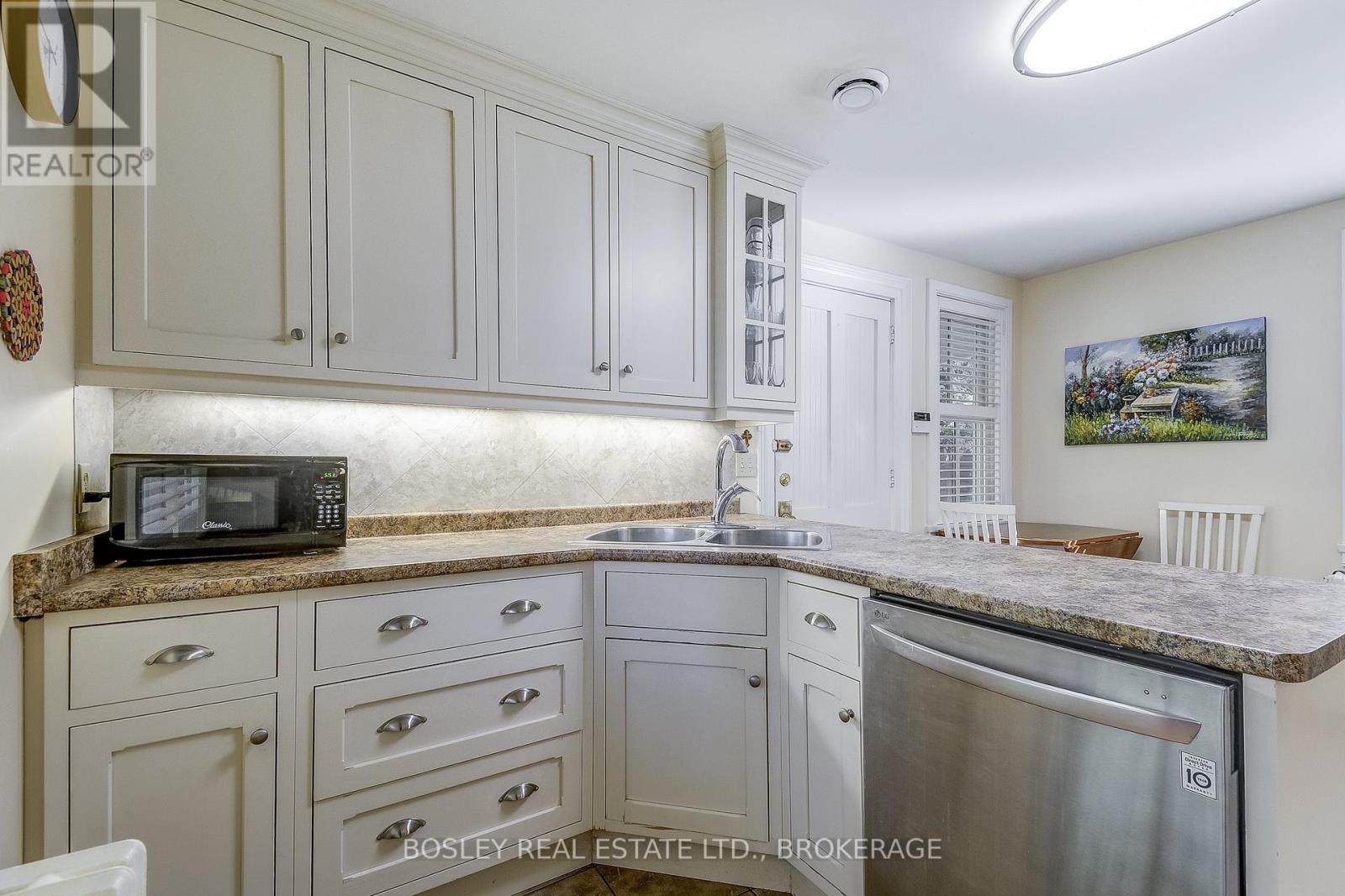 670 King Street, Niagara-On-The-Lake, Ontario  L0S 1J0 - Photo 16 - X12242263