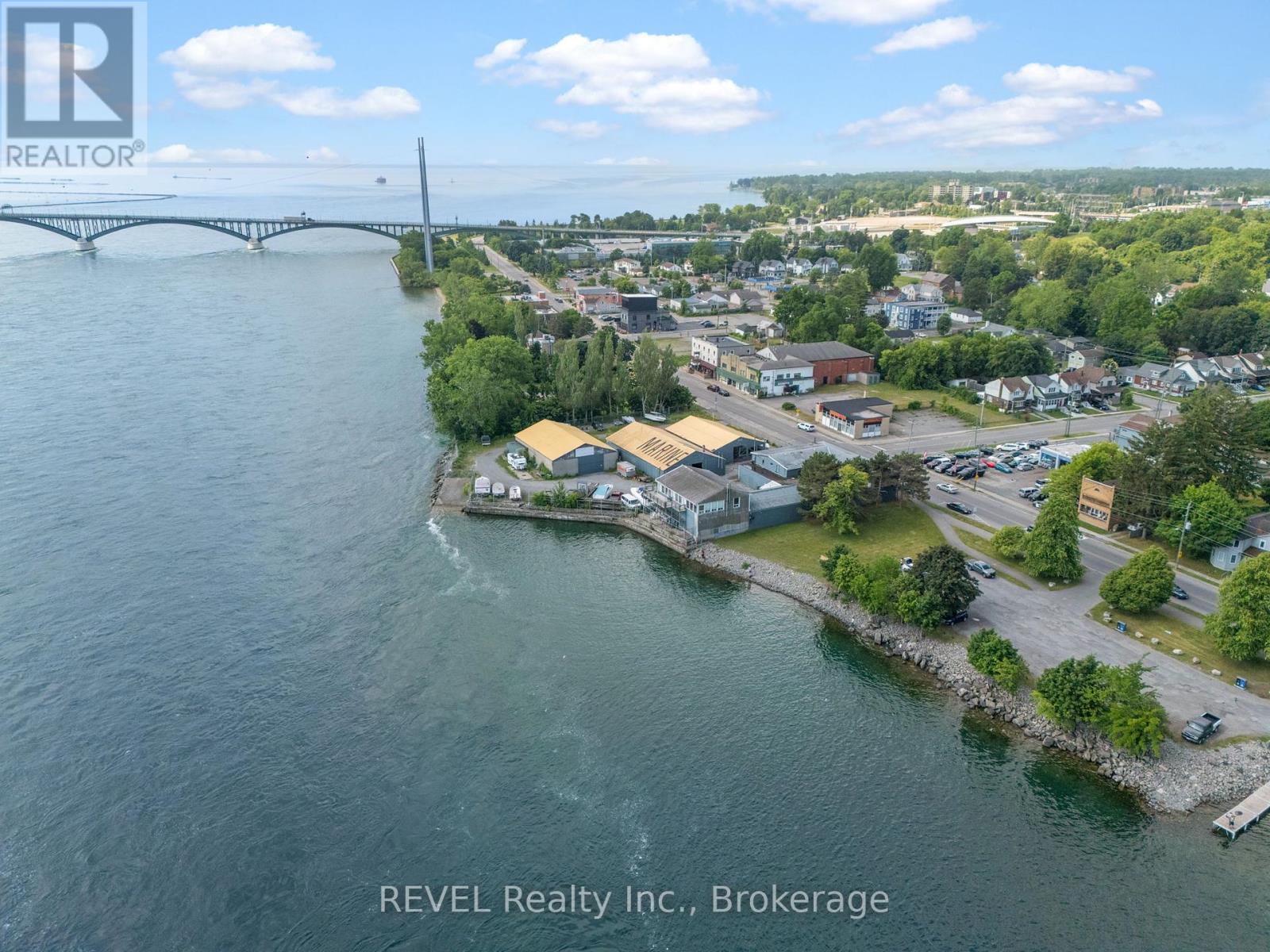 162 Niagara Boulevard, Fort Erie, Ontario  L2A 3G3 - Photo 2 - X12256646