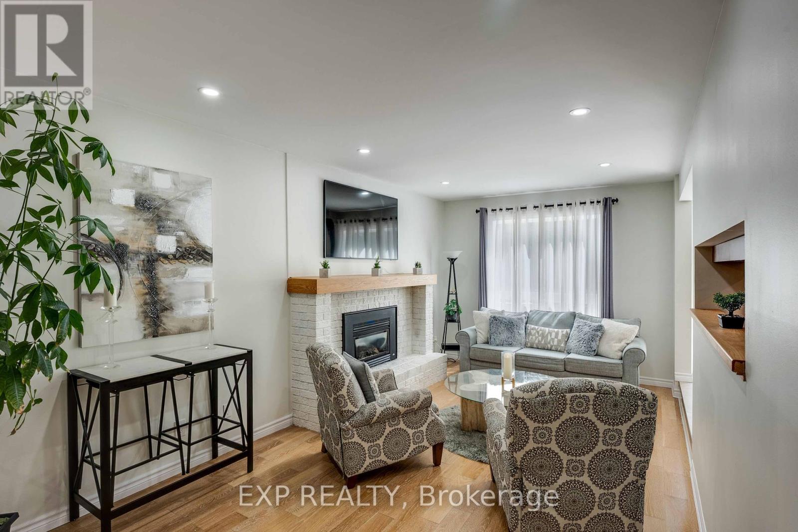 113 Oneida Place, Kitchener, Ontario  N2A 3G2 - Photo 3 - X12266640