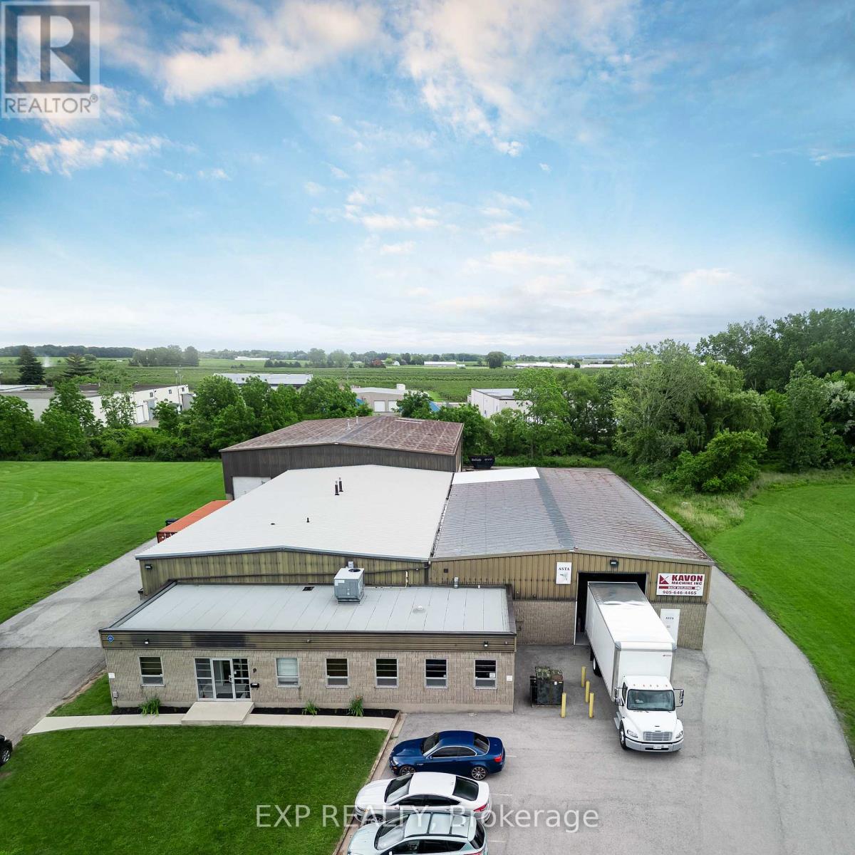 2 - 9 Keefer Road, St. Catharines, Ontario  L2M 6K4 - Photo 2 - X12268374