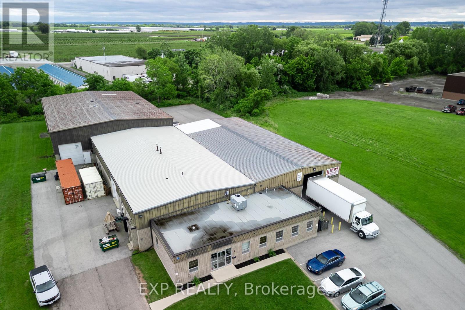 2 - 9 Keefer Road, St. Catharines, Ontario  L2M 6K4 - Photo 5 - X12268374