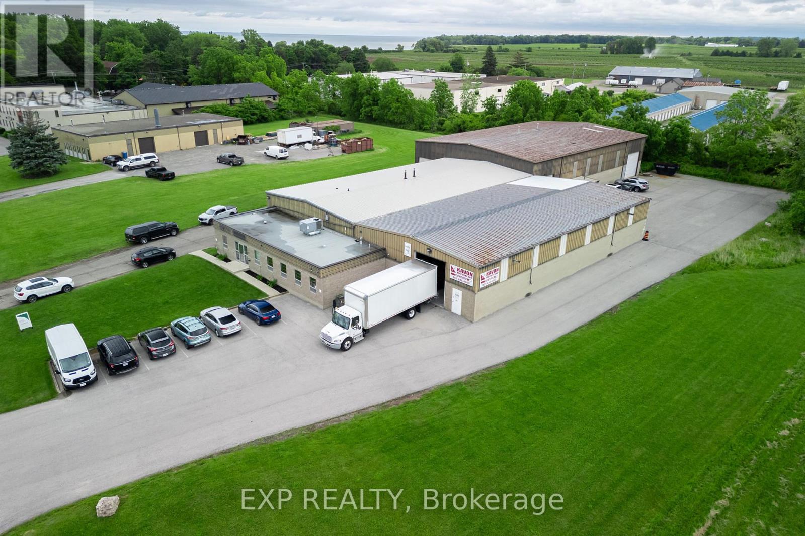 2 - 9 Keefer Road, St. Catharines, Ontario  L2M 6K4 - Photo 6 - X12268374