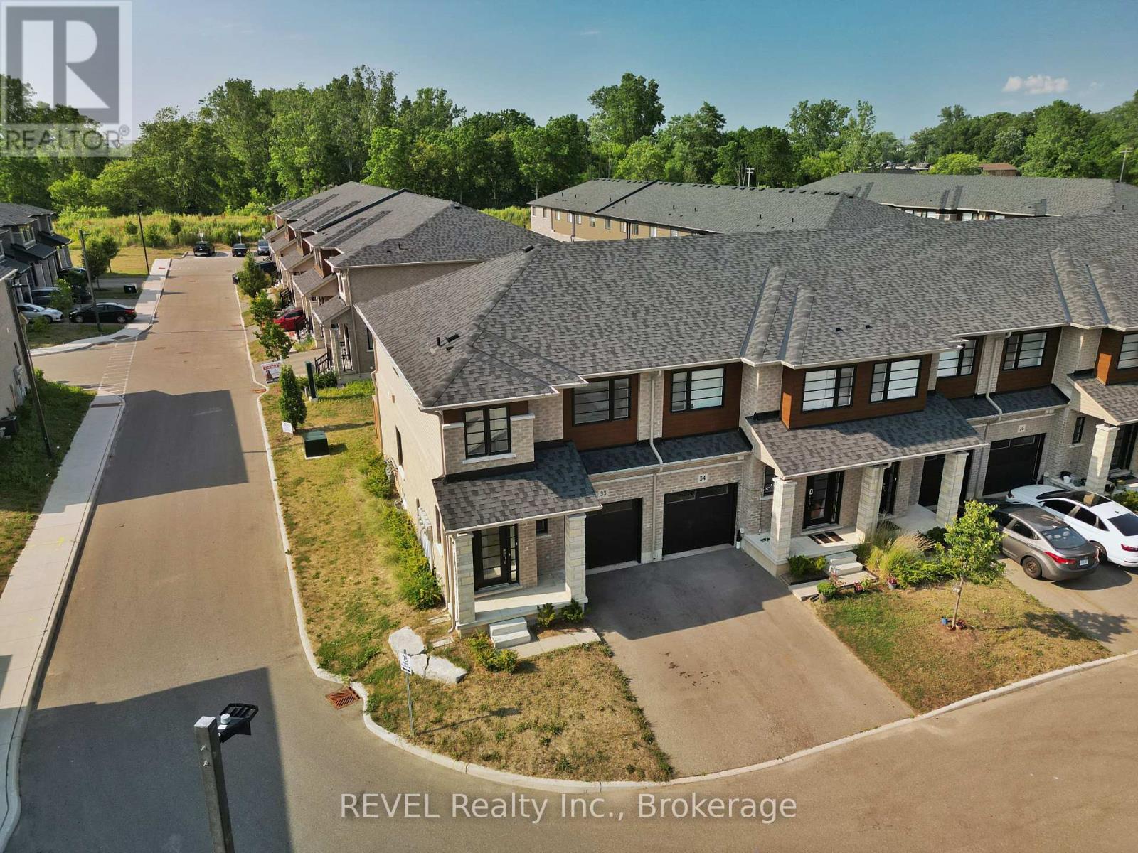 33 - 520 Grey Street, Brantford, Ontario  N3S 0K1 - Photo 2 - X12284227