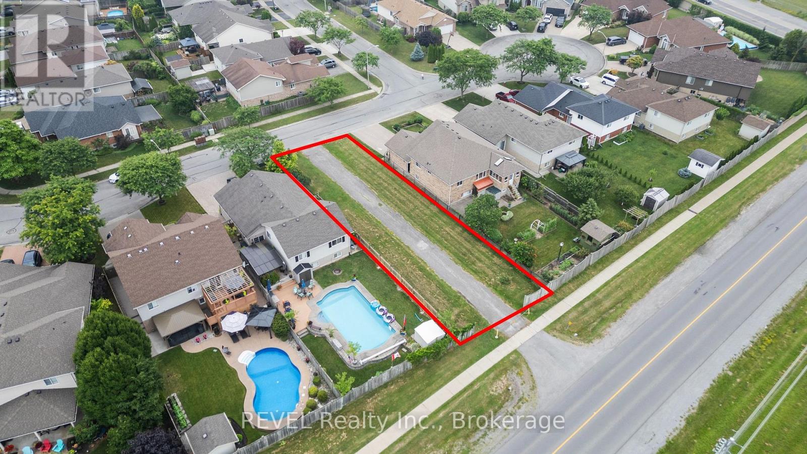 8235 Beaver Glen Drive, Niagara Falls, Ontario  L2H 3K5 - Photo 4 - X12287601