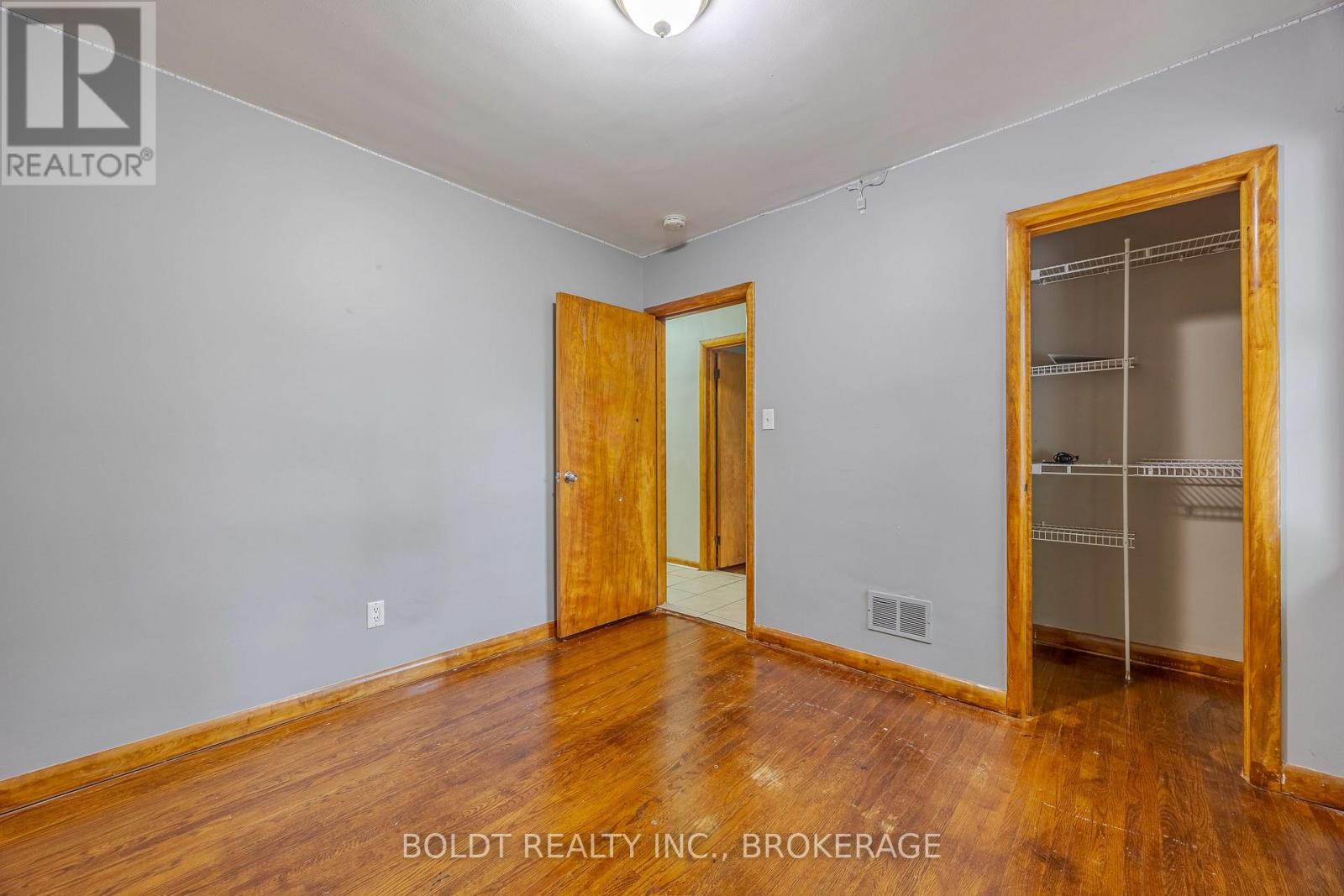 25 King Street, Thorold, Ontario  L2V 3T6 - Photo 11 - X12289136