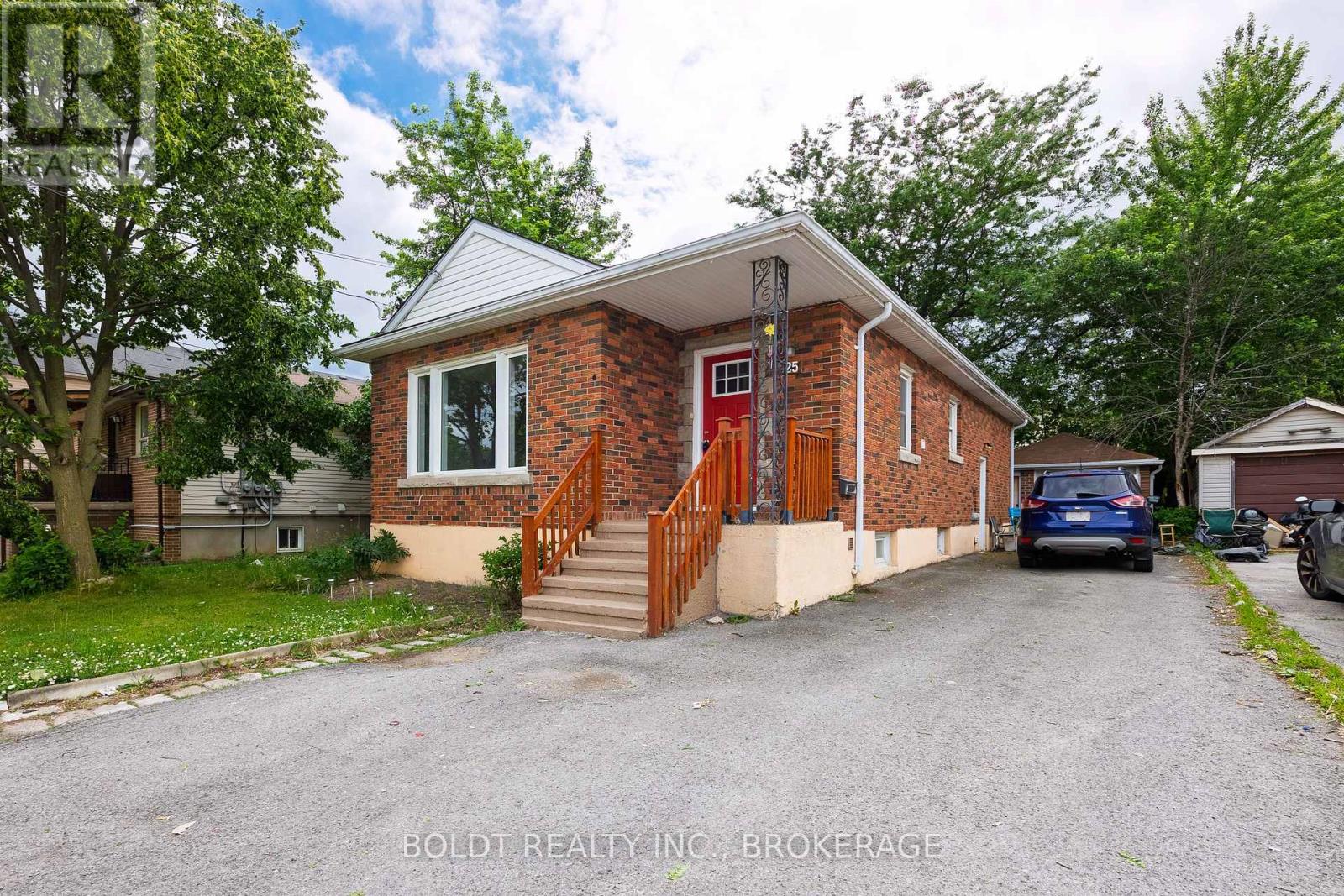 25 King Street, Thorold, Ontario  L2V 3T6 - Photo 2 - X12289136
