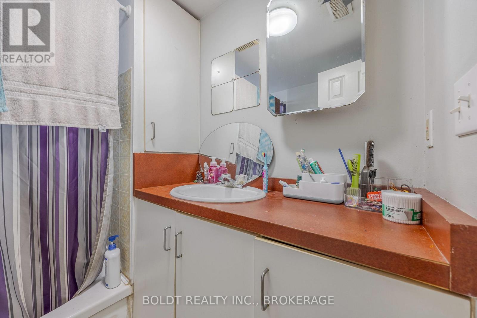 25 King Street, Thorold, Ontario  L2V 3T6 - Photo 20 - X12289136