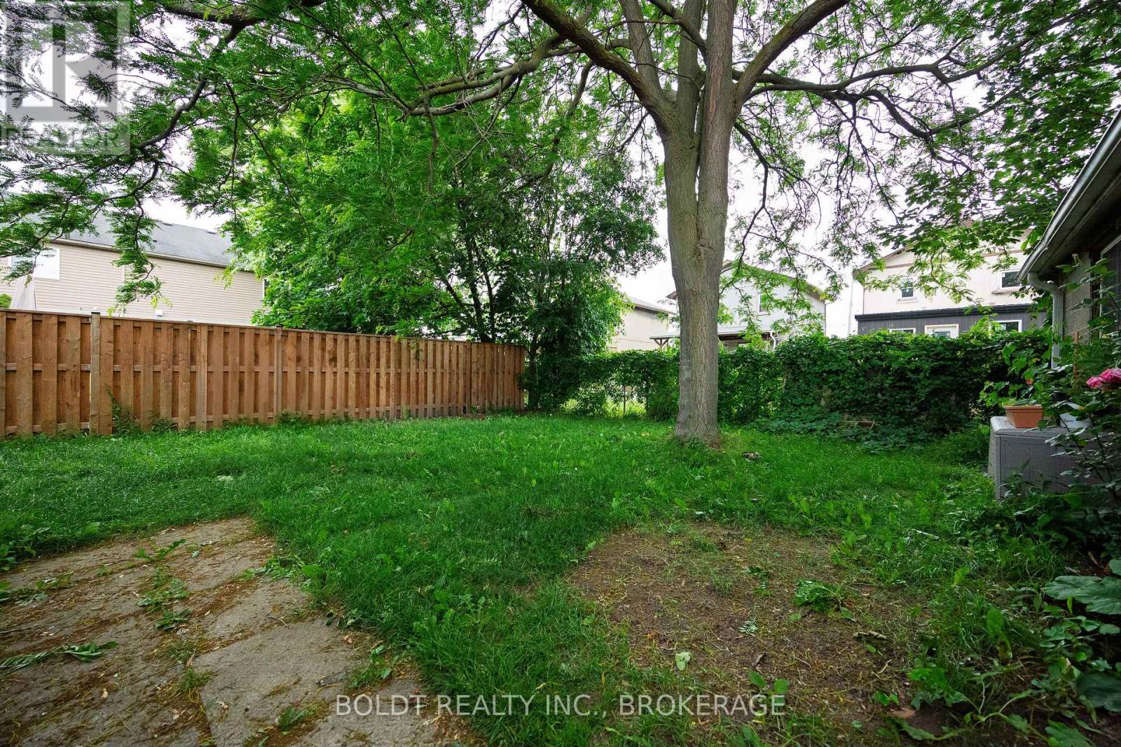 25 King Street, Thorold, Ontario  L2V 3T6 - Photo 21 - X12289136