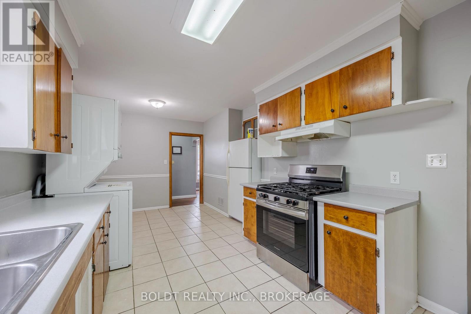 25 King Street, Thorold, Ontario  L2V 3T6 - Photo 5 - X12289136