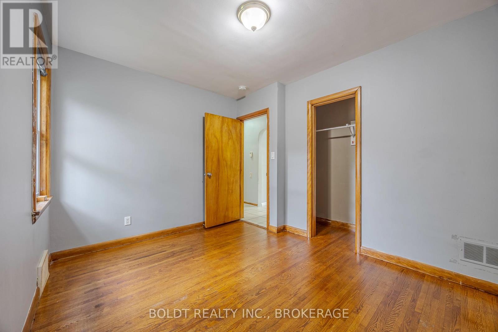 25 King Street, Thorold, Ontario  L2V 3T6 - Photo 7 - X12289136