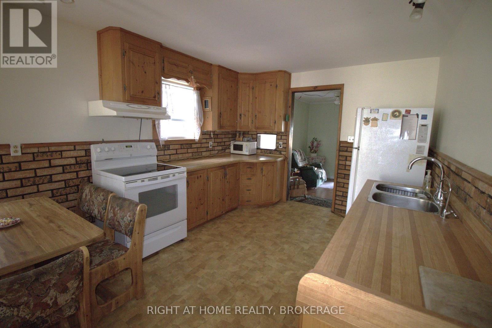 80 Knoll Street, Port Colborne, Ontario  L3K 5A6 - Photo 14 - X12290210