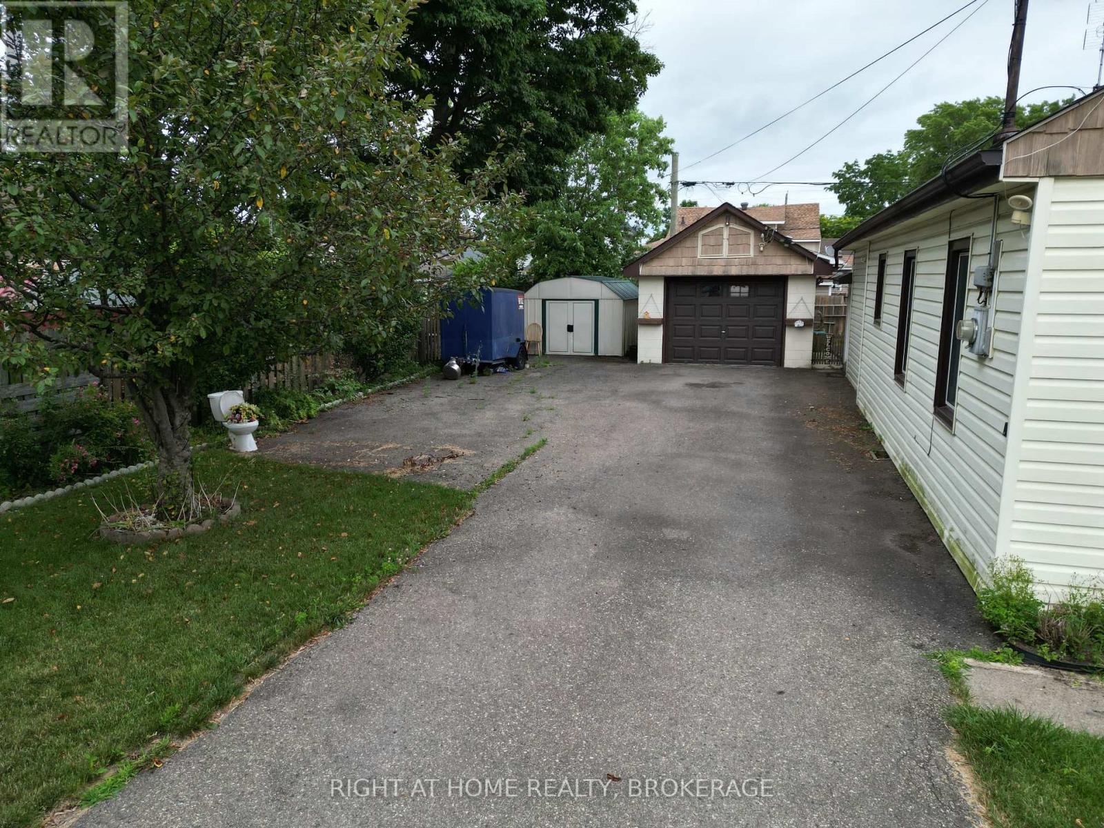 80 Knoll Street, Port Colborne, Ontario  L3K 5A6 - Photo 3 - X12290210
