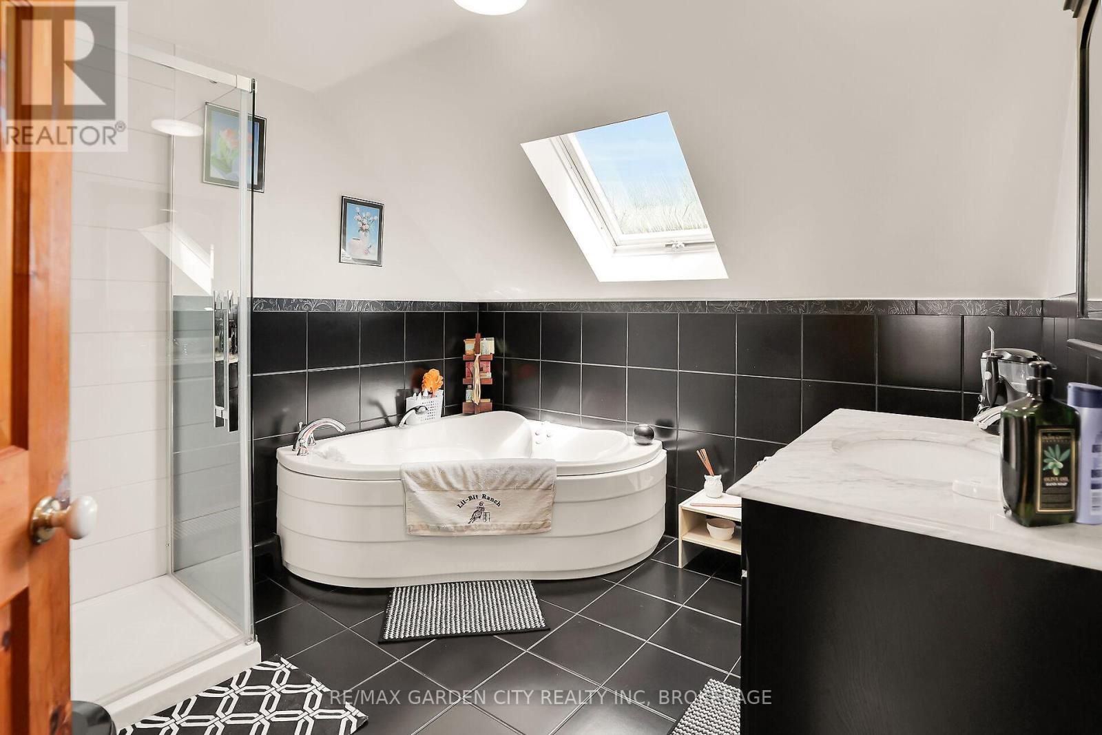 3200 Bertie Road, Fort Erie, Ontario  L0S 1N0 - Photo 24 - X12290222