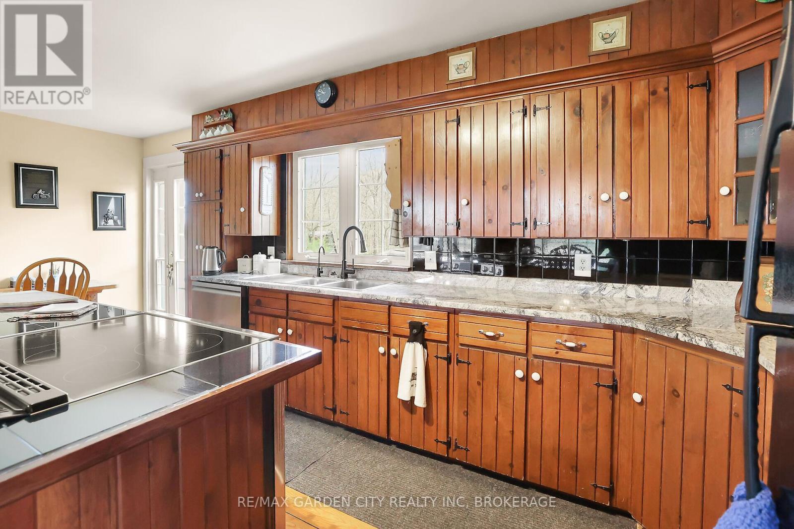 3200 Bertie Road, Fort Erie, Ontario  L0S 1N0 - Photo 9 - X12290247